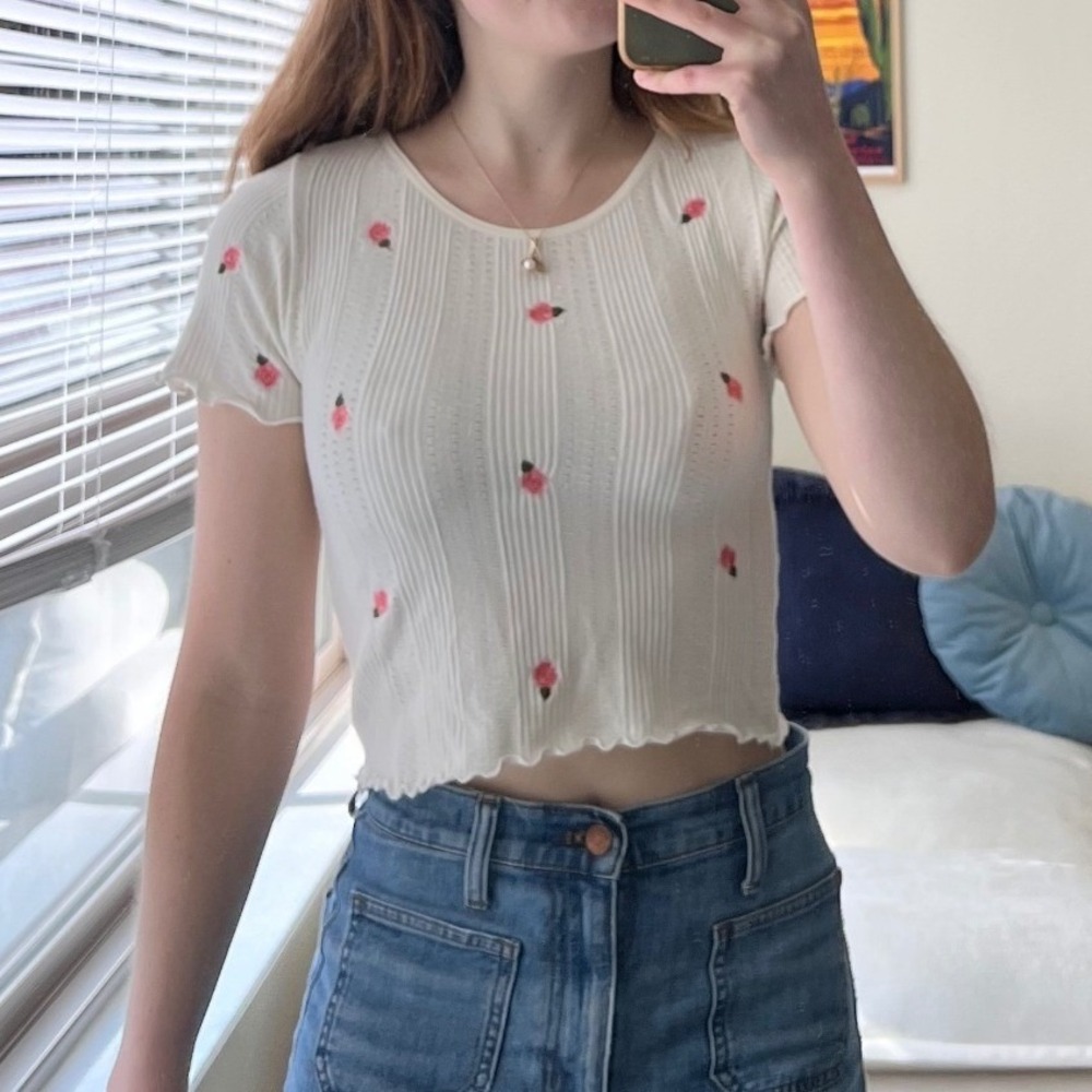 Women's Cottage Fitted Anthropologie Blouse Top with embroidered roses